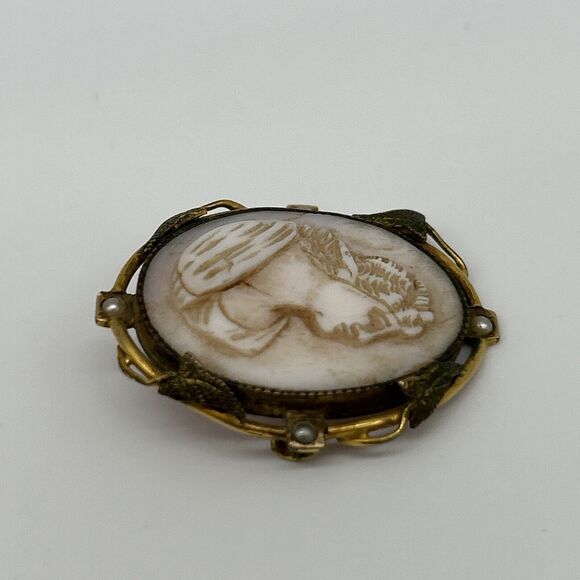 Antique GLP Carved Shell Cameo Brooch Pin Gold Tone Leaf Detail Faux Pearls - Picture 4 of 13